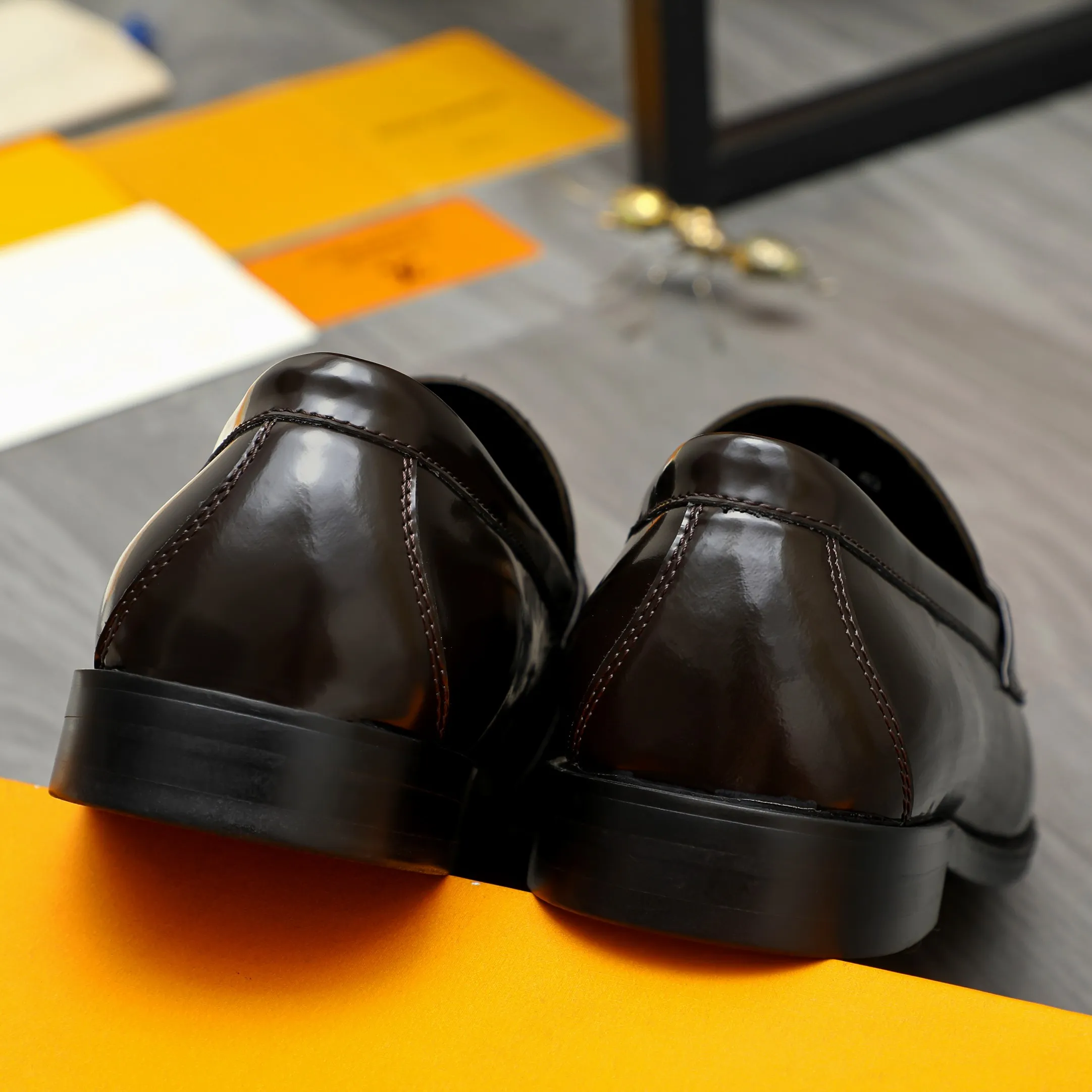 Men's shoes 💰442 Product trademark: LV "Louis Vuitton" business slip-on leather shoes Regular size: 38-46 (45.46 custom-made, non-returnable) Product materials: Selected pearlescent cowhide upper, cowhide lining, original rubber outsole